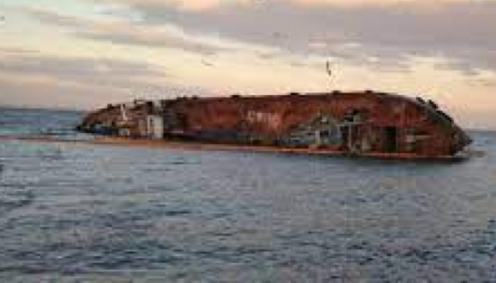 Российские корабли подбили у Одессы мирное торговое судно, есть жертвы среди экипажа, сообщает Геращенко.