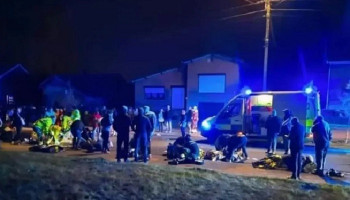 A car overturns a group of Gilles in Strépy-Bracquegnies: 6 dead and several injured according to a latest report