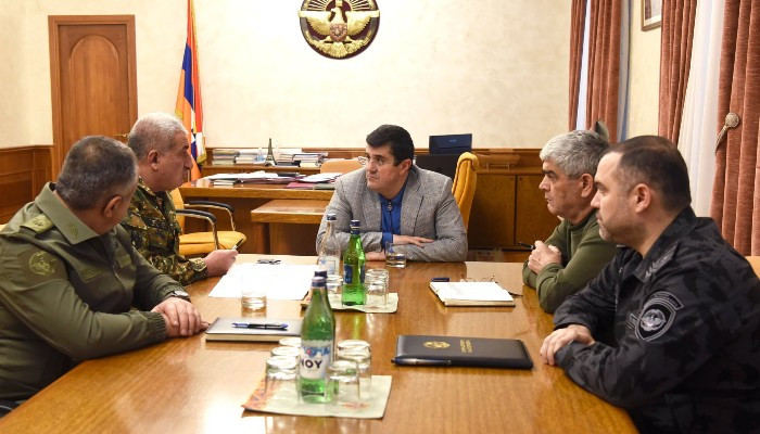 Араик Арутюнян провел совещание с участием руководителей силовых структур