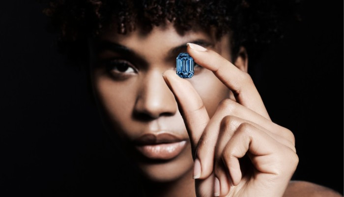 Самый крупный голубой бриллиант продали за $57,5 млн