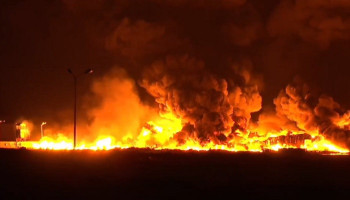 Пожар в промпарке «Азерсун» бушует. Население эвакуировано