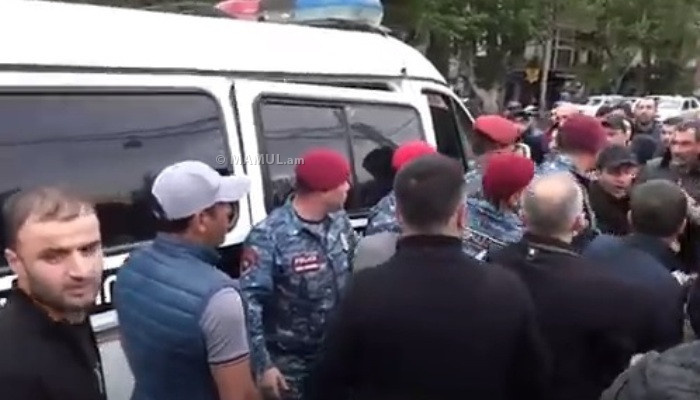 «Որոշ օլիգարխներ ոստիկանության գլխարկների տակ մարդիկ ունեն». Իշխան Սաղաթելյան