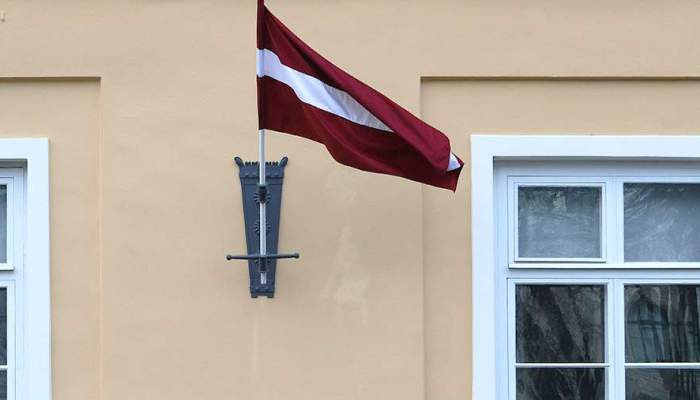 Латвия полностью запретила обучение на русском