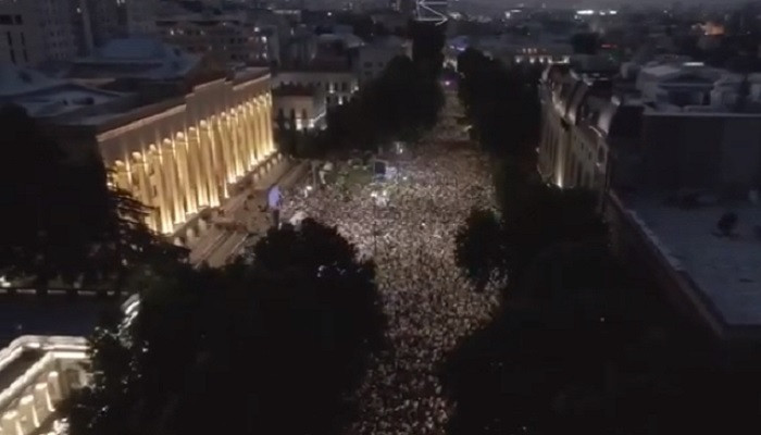 Тысячи людей вышли на акции протеста в Грузии