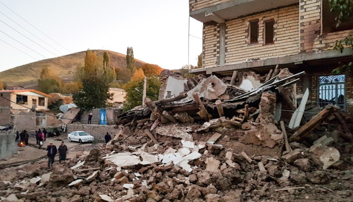 İran'da art arda deprem