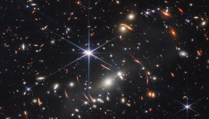NASA показало самое четкое изображение Вселенной с телескопа James Webb