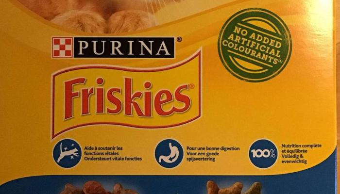 Purina приостановила производство и продажу кормов Friskies в России