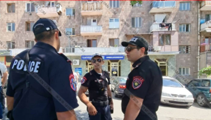 В Еревана возле «Армэкономбанка» произошло разбойное нападение