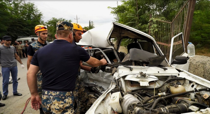 Լուսանկարներ՝ ռուս խաղաղապահների մեքենայի մասնակցությամբ վթարից