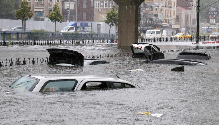Стамбул затопило из-за проливных дождей