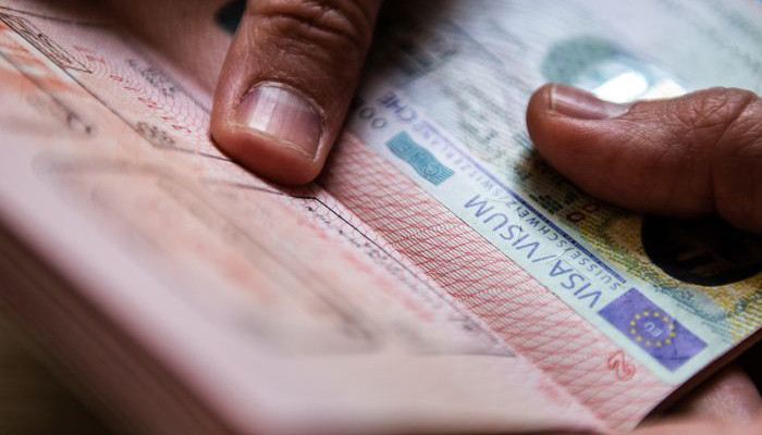Эстония перестала выдавать россиянам визы и ограничила для них въезд