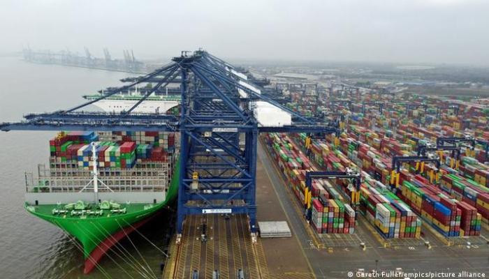 В крупнейшем в Великобритании порту для приема грузов объявлена забастовка
