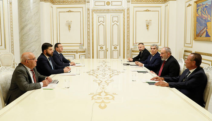 Никол Пашинян встретился с внепарламентскими политическими силами