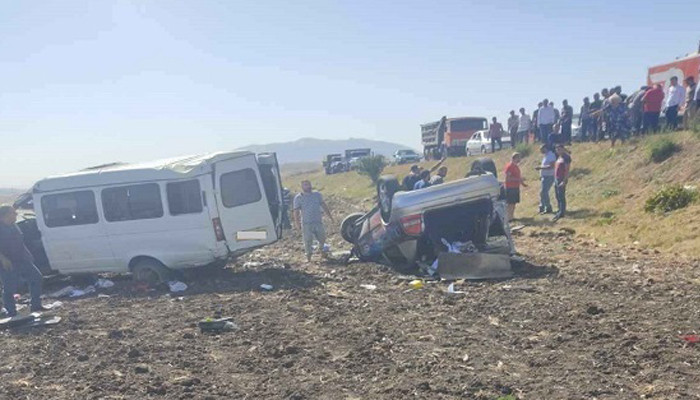 В Армении произошло ДТП с участием рейсового микроавтобуса: есть пострадавшие