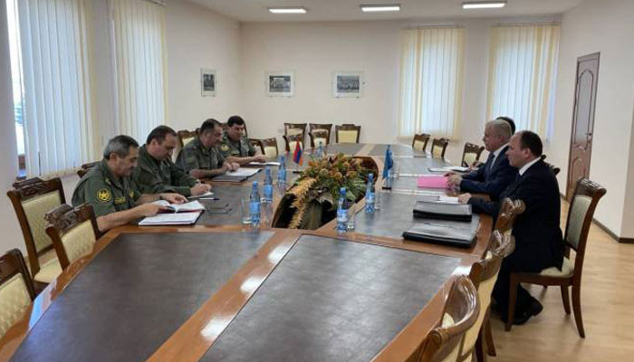 Генсек ОДКБ встретился с начальником Генштаба ВС Армении