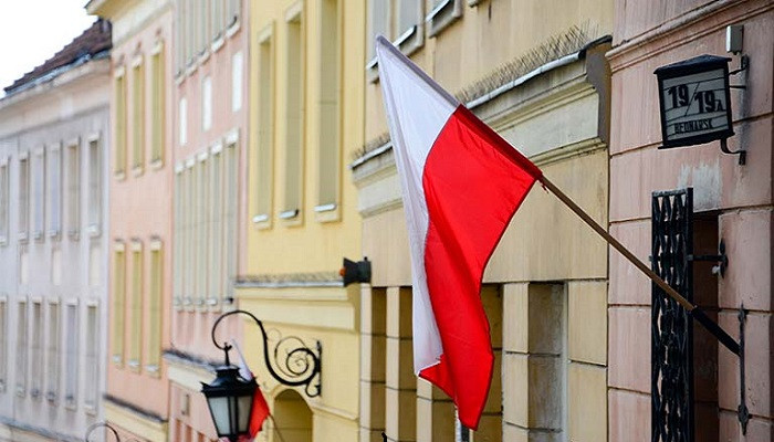Poland advises its citizens to leave Belarus