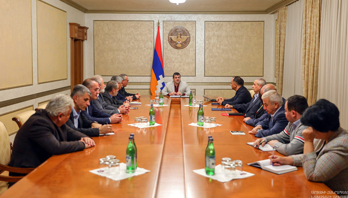 Президент Арцаха Араик Арутюнян провел расширенное рабочее совещание