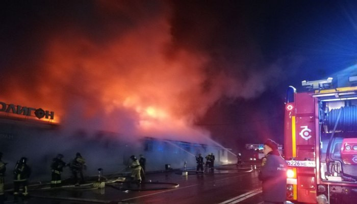 Baza опубликовала кадры начала пожара в костромском клубе