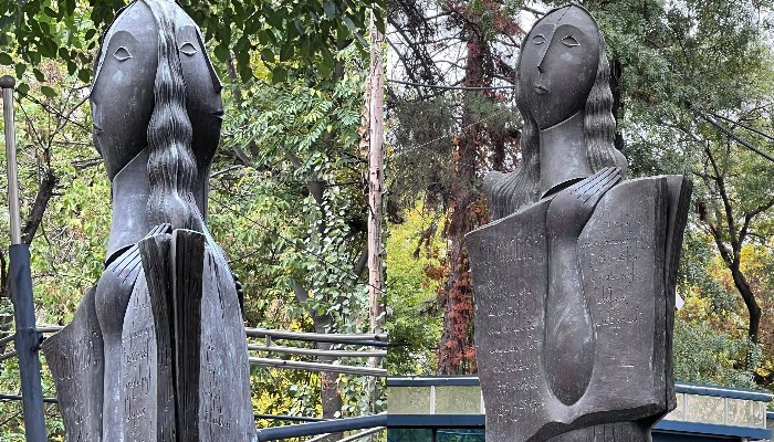 Հայ կանանց խիզախությունը խորհրդանշող արձանը` Երևանում