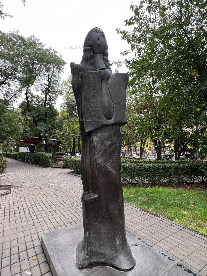 Դավիթ Երևանցու «Վարք հավերժության» քանդակը