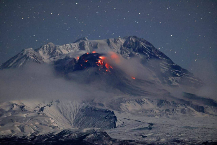 Shiveluch volcano threw out a column of ash to a height of up to 5 km twice in a day