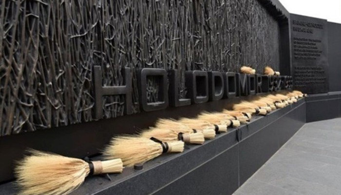 Парламент Румынии признал Голодомор геноцидом украинского народа