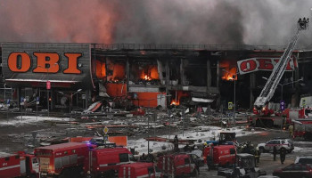 При пожаре в ТЦ "Мега Химки" погиб человек
