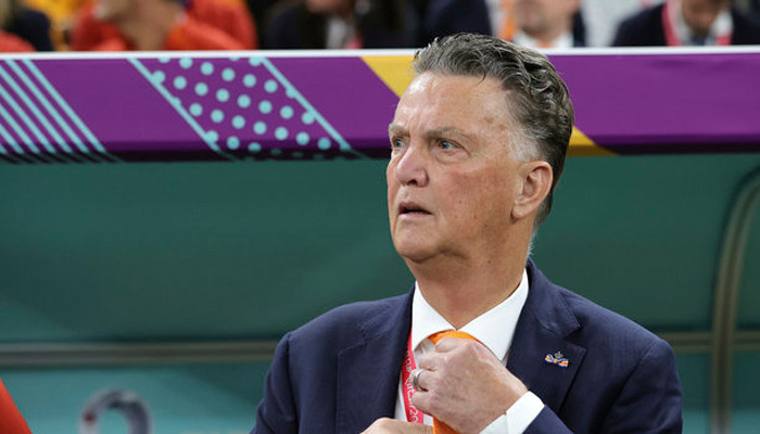 Netherlands coach Van Gaal confirms he is stepping down