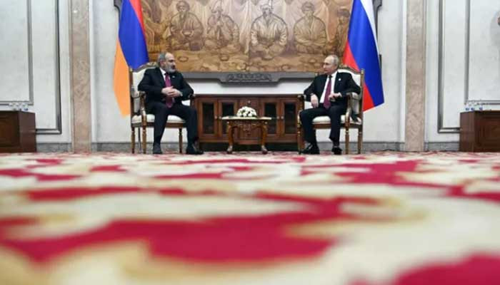 Путин в Петербурге проводит двустороннюю встречу с Пашиняном