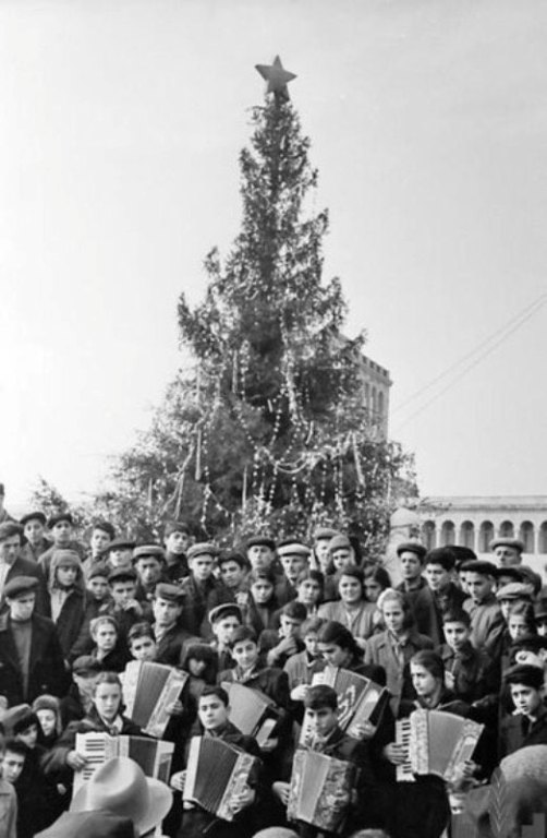 Երևանի տոնածառը․ 1955 թվական