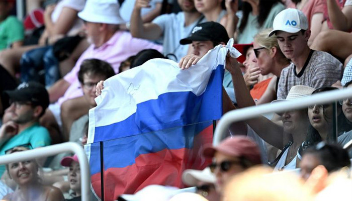 Australian Open bans Russian and Belarusian flags from tournament