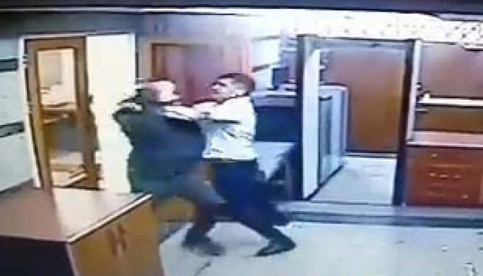Համացանցում հայտնվել է Թեհրանում Ադրբեջանի դեսպանատան վրա զինված հարձակման տեսանյութը