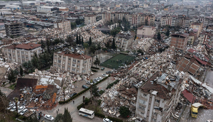 Число погибших после землетрясения в Турции превысило 1 тыс. человек