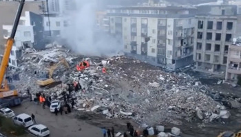 Число жертв землетрясений в Турции превысило 5434 человек
