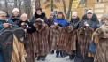 Вдовам бойцов из самопровозглашенной ДНР за погибших мужей вручили шубы