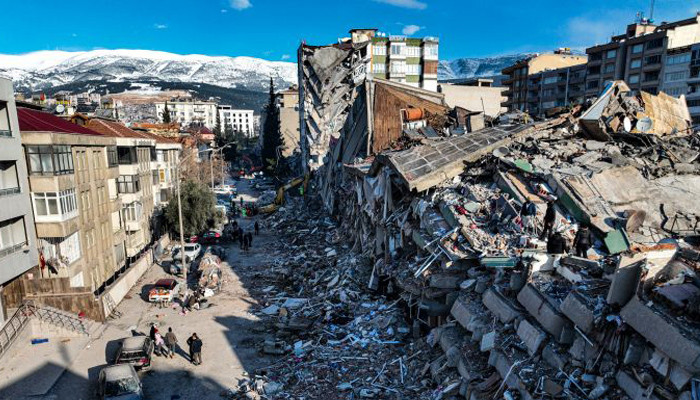 Число жертв землетрясений в Турции достигло 31 974 человек