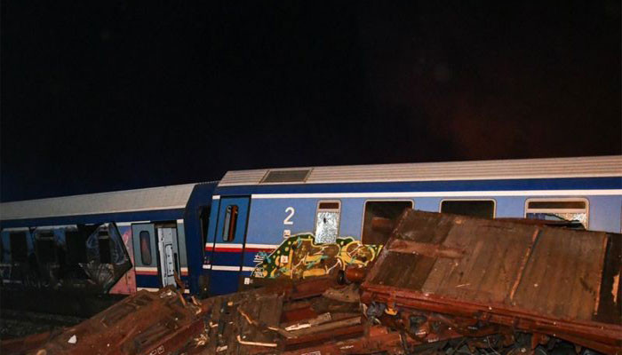 6 killed after two trains collide in Greece. 3 days of national mourning is declared