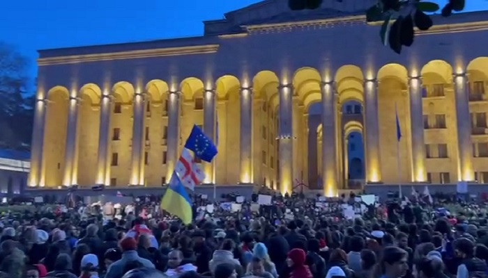 Акции протеста в Грузии перекинулись еще на один город