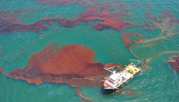 Philippines oil spill now stretches over 6 kms