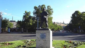 Ֆրանսիայի հրապարակում կտեղադրվի Շառլ Ազնավուրի հուշարձանը. Ռոդենի քանդակը կտեղափոխվի