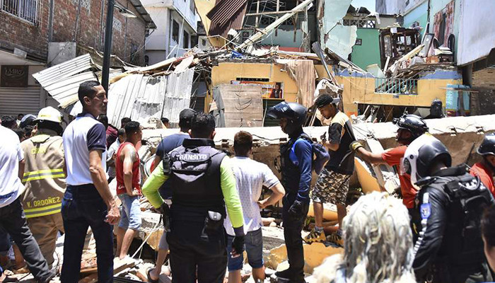 Власти Эквадора: 14 человек погибли, 381 пострадал в результате землетрясения