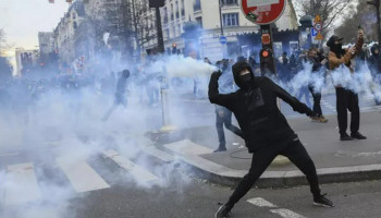 Число задержанных в время беспорядков во Франции достигло 200 человек
