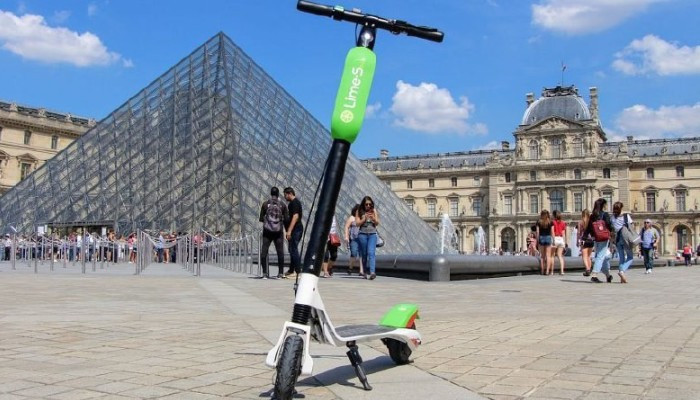 Paris votes to ban rental e-scooters from September