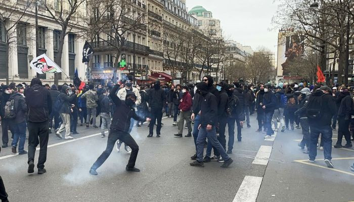 400 հազար մարդ դուրս է եկել Փարիզի փողոցներ