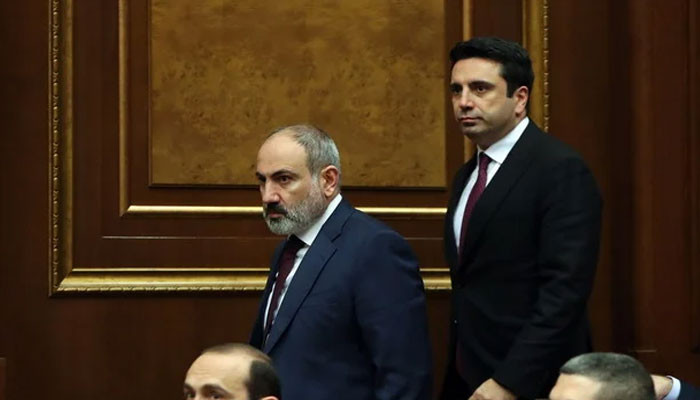 «Պարոն վարչապետ, մենք Ձեր մեջքին կանգնած ենք, հայ ժողովուրդը կանգնած է Ձեր մեջքին». Սիմոնյան