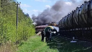 В Брянской области из-за взрыва сошел с рельсов грузовой поезд