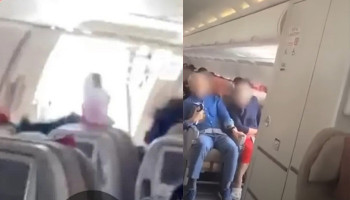 В Южной Корее пассажир самолета открыл дверь во время полета