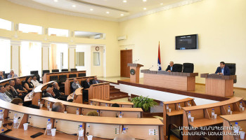 Араик Арутюнян провел встречу с депутатами Национального собрания