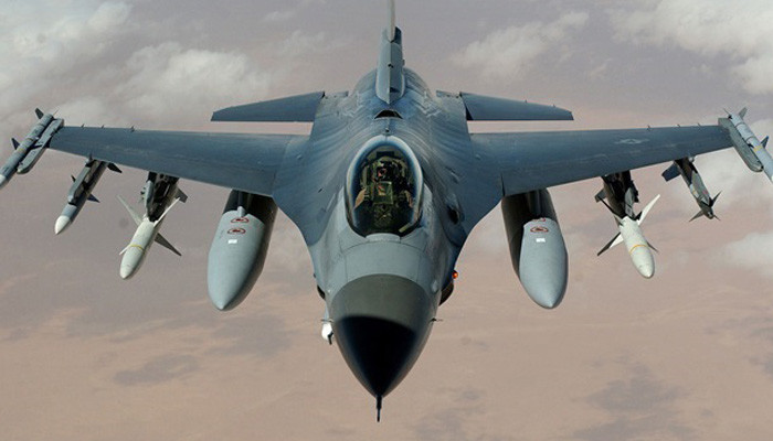 Украина не будет использовать F-16 во время контрнаступления - Резников