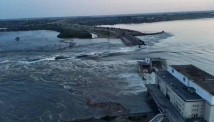 Киев заявил о подрыве российскими военными дамбы Каховской ГЭС